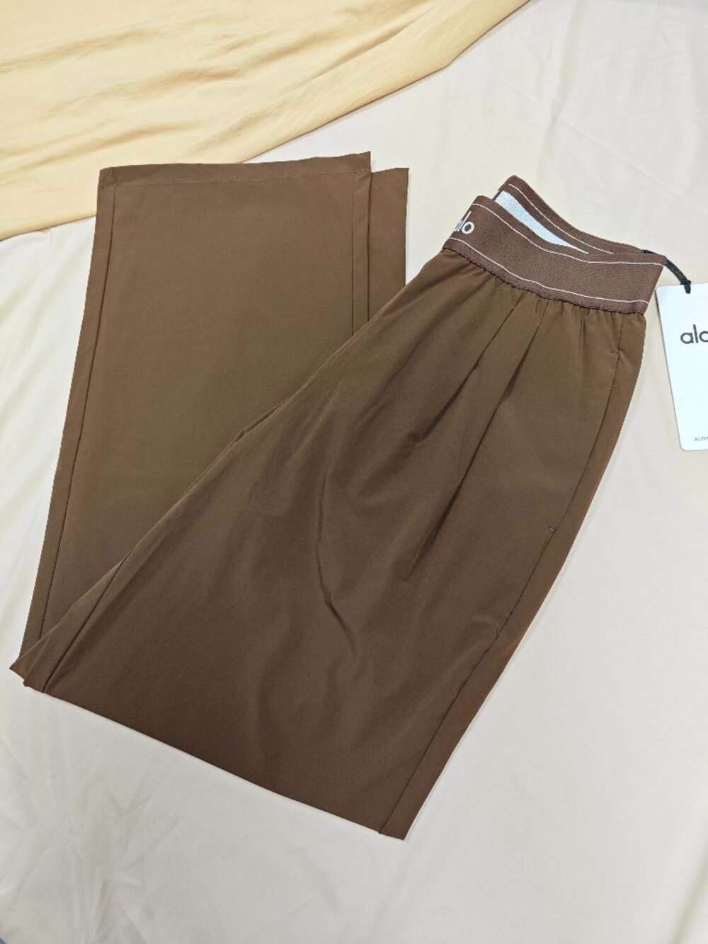 πNWT ALO Yoga Suit Up Pants π Espresso Brown XS | Regular 30β - Picture 8 of 9